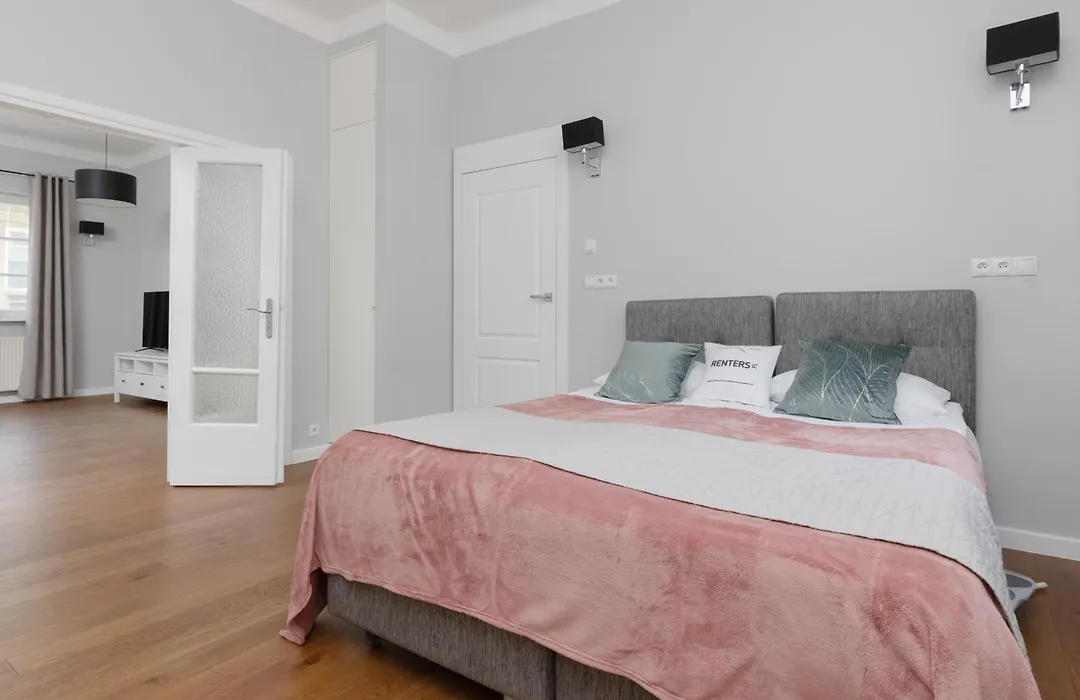 City Center Aparthotel Chmielna By Noclegi Renters-1